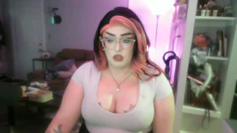 Snapshot of somespookygirl1 chatting on July 9, 12:26 am somespookygirl1 online show from July 9, 12:26 am