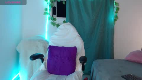 Snapshot of sommerray_99 chatting on December 16, 3:30 am sommer Ray online show from December 16, 3:30 am