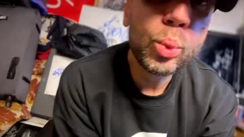 Snapshot of son_e_blacc chatting on June 15, 3:25 pm Soni online show from June 15, 3:25 pm
