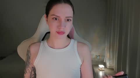 Snapshot of sonia_moon_ chatting on December 6, 1:18 am sonia_moon_ online show from December 6, 1:18 am