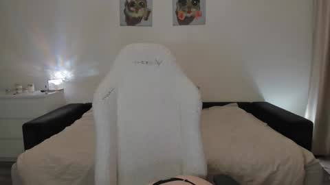 Snapshot of sonia_moon_ chatting on October 2, 2:29 am sonia_moon_ online show from October 2, 2:29 am