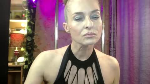 Snapshot of soniadance chatting on May 7, 2:11 pm Sonia online show from May 7, 2:11 pm