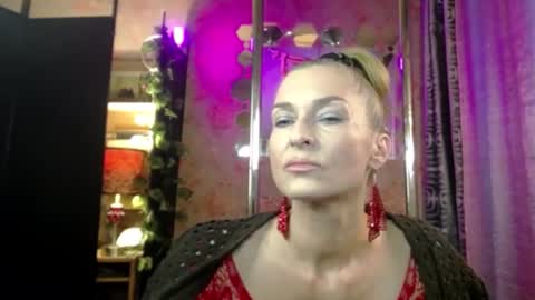 Snapshot of soniadance chatting on May 18, 1:50 pm Sonia online show from May 18, 1:50 pm