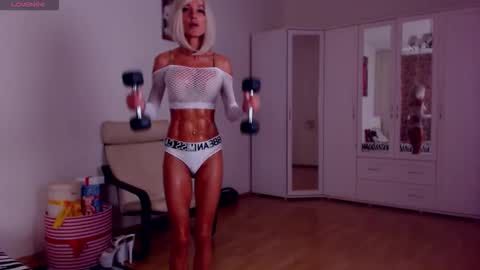 Snapshot of sonjanextray chatting on September 15, 9:20 am Sonja Ray online show from September 15, 9:20 am