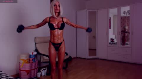 Snapshot of sonjanextray chatting on September 18, 9:11 am Sonja Ray online show from September 18, 9:11 am