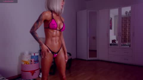 Snapshot of sonjanextray chatting on November 14, 9:19 am Sonja Ray online show from November 14, 9:19 am