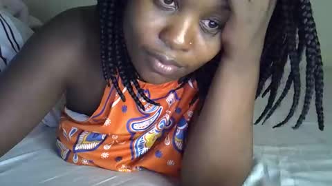 Snapshot of sonnia02 chatting on December 4, 11:02 pm sonnia02 online show from December 4, 11:02 pm