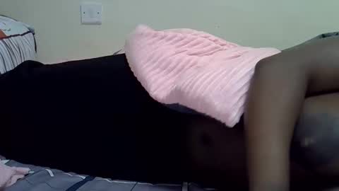 Snapshot of sonnia02 chatting on December 16, 4:39 am sonnia02 online show from December 16, 4:39 am