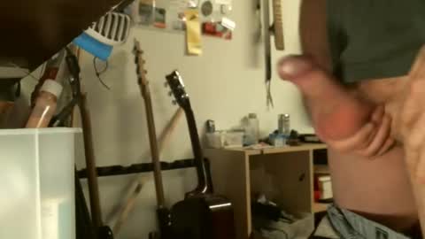 Snapshot of sonnyboy18 chatting on December 12, 10:24 am BruceWilly online show from December 12, 10:24 am