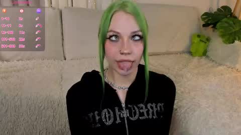 Snapshot of sono_sharingan chatting on February 8, 10:57 pm Your ghost wife online show from February 8, 10:57 pm