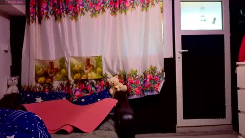 Snapshot of sonya_wet_ chatting on May 18, 10:10 am Sonya online show from May 18, 10:10 am
