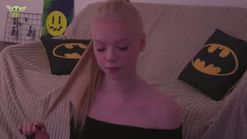 Snapshot of sonyaplush chatting on December 10, 9:11 pm Sonya Instagram Twitter sonyaplushgirl OnlyFans sonyaplush online show from December 10, 9:11 pm