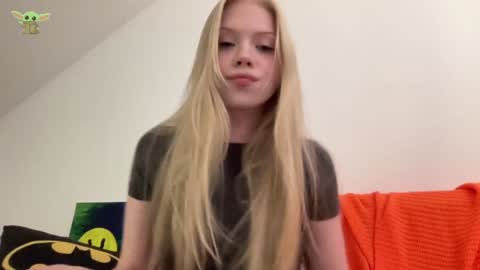 Snapshot of sonyaplush chatting on December 11, 8:50 pm Sonya Instagram Twitter sonyaplushgirl OnlyFans sonyaplush online show from December 11, 8:50 pm