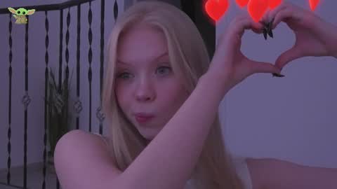 Snapshot of sonyaplush chatting on December 21, 8:00 pm Sonya Instagram Twitter sonyaplushgirl OnlyFans sonyaplush online show from December 21, 8:00 pm