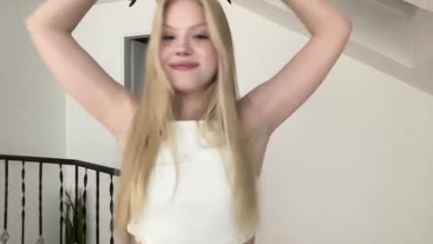 Snapshot of sonyaplush chatting on December 26, 9:37 pm Sonya Instagram Twitter sonyaplushgirl OnlyFans sonyaplush online show from December 26, 9:37 pm