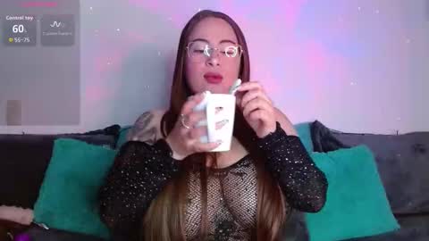 Snapshot of soofy__ chatting on November 12, 3:18 am soofy online show from November 12, 3:18 am