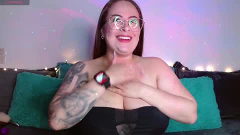 Snapshot of soofy__ chatting on December 2, 2:17 am soofy online show from December 2, 2:17 am