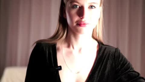 Snapshot of soomento chatting on December 16, 2:22 pm Mona Wice online show from December 16, 2:22 pm