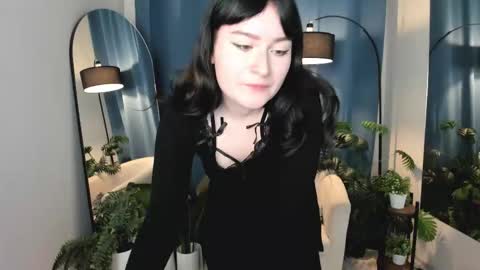 Snapshot of sophi_browny chatting on December 2, 7:25 am Sophi online show from December 2, 7:25 am