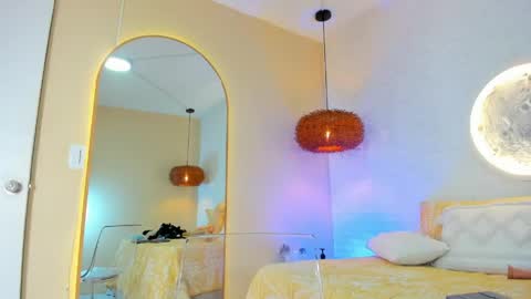 sophi_cooper29 online show from May 5, 6:38 pm