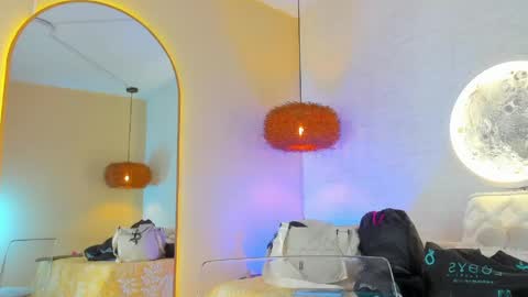 sophi_cooper29 online show from May 6, 7:52 pm