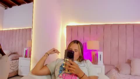 Snapshot of sophi_cooper29 chatting on July 11, 10:00 pm sophi_cooper29 online show from July 11, 10:00 pm