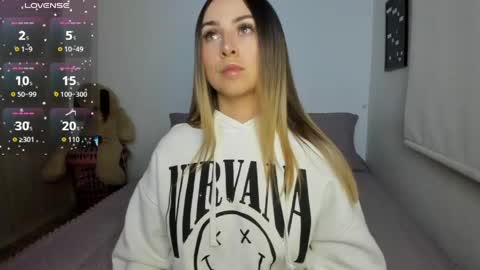 Snapshot of sophi_moreno chatting on June 9, 3:40 am Sofi online show from June 9, 3:40 am