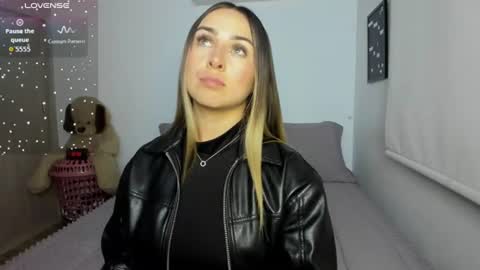 Snapshot of sophi_moreno chatting on June 27, 1:10 am Sofi online show from June 27, 1:10 am