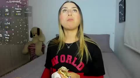 Snapshot of sophi_moreno chatting on June 30, 12:44 am Sofi online show from June 30, 12:44 am