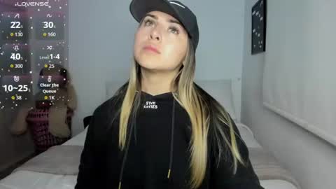 Snapshot of sophi_moreno chatting on July 3, 1:45 am Sofi online show from July 3, 1:45 am