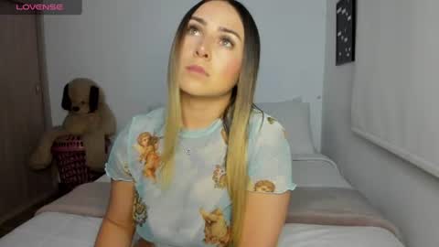 Snapshot of sophi_moreno chatting on July 15, 2:28 am Sofi online show from July 15, 2:28 am
