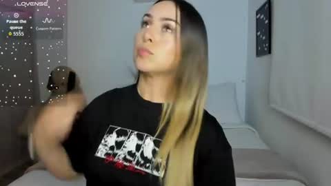 Snapshot of sophi_moreno chatting on July 18, 12:59 am Sofi online show from July 18, 12:59 am