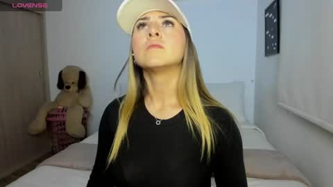 Snapshot of sophi_moreno chatting on July 28, 2:07 am Sofi online show from July 28, 2:07 am