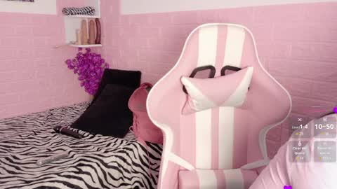 Snapshot of sophi_sweet11 chatting on May 29, 1:53 pm SOPHI online show from May 29, 1:53 pm