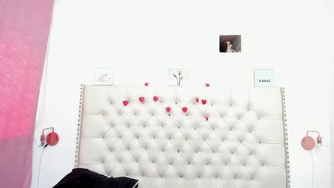 Snapshot of sophia__beauty chatting on October 31, 1:56 pm sophia__beauty online show from October 31, 1:56 pm