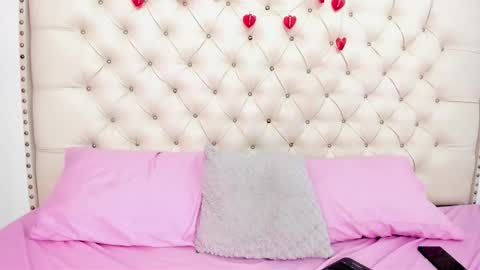 Snapshot of sophia__beauty chatting on November 5, 2:06 pm sophia__beauty online show from November 5, 2:06 pm