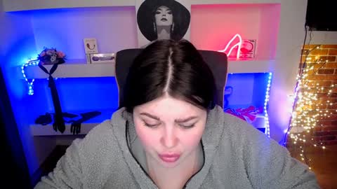 Snapshot of sophia__olsen chatting on January 14, 9:35 am sophia__olsen online show from January 14, 9:35 am