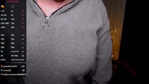 Snapshot of sophia__olsen chatting on February 15, 9:27 am sophia__olsen online show from February 15, 9:27 am