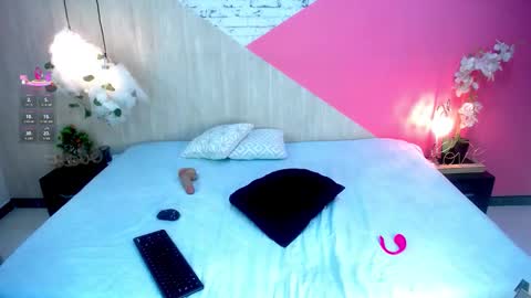 sophia_brunette21 online show from January 14, 12:00 pm