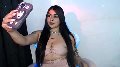 Snapshot of sophia_dazza398 chatting on June 1, 12:01 am sophia online show from June 1, 12:01 am