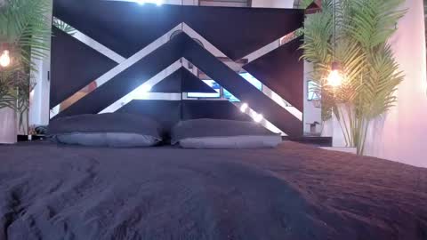 Snapshot of sophia_greey_ chatting on April 21, 6:44 pm Shopia online show from April 21, 6:44 pm