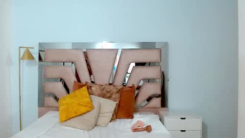 Sophia  online show from January 7, 9:25 pm