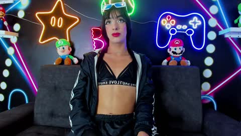 Snapshot of sophia_hoyos_ chatting on February 4, 9:49 am Sophi online show from February 4, 9:49 am