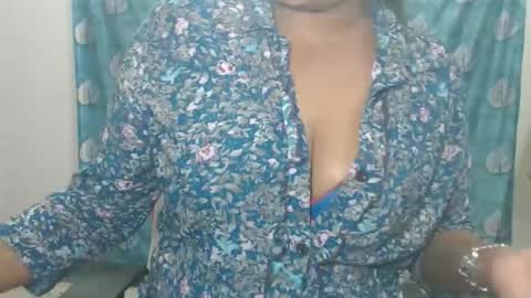 Snapshot of sophia_indian chatting on May 17, 5:16 am Sophia Tamil online show from May 17, 5:16 am
