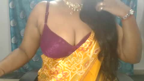 Snapshot of sophia_indian chatting on June 17, 5:21 am Sophia Tamil online show from June 17, 5:21 am
