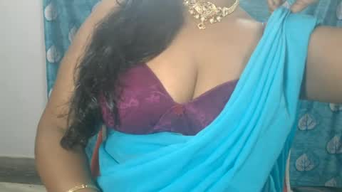 Snapshot of sophia_indian chatting on June 19, 5:01 am Sophia Tamil online show from June 19, 5:01 am