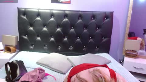     SOPHIA      online show from January 15, 7:44 pm