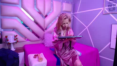     SOPHIA      online show from February 17, 11:09 pm