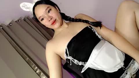 sophia_walker18 online show from April 24, 9:45 am