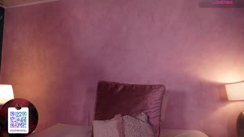 Snapshot of sophia_wilsonn_ chatting on July 19, 9:35 am Sofi online show from July 19, 9:35 am